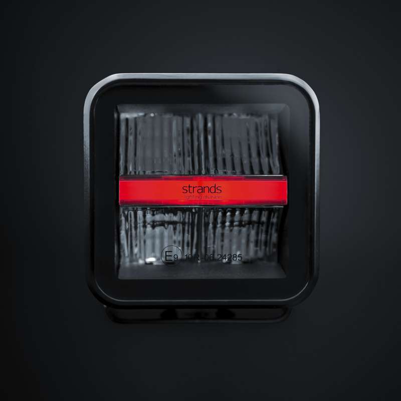 Strands Siberia XP Red Panda - Moć i Stil u Kompaktnoj Kocki