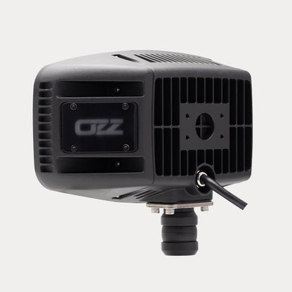 OZZ XH1 – Vrhunski Višenamjenski LED Far / Svjetlo za Ralice s Automatskim Grijanjem Stakla