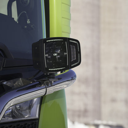 OZZ XH1 – Vrhunski Višenamjenski LED Far / Svjetlo za Ralice s Automatskim Grijanjem Stakla