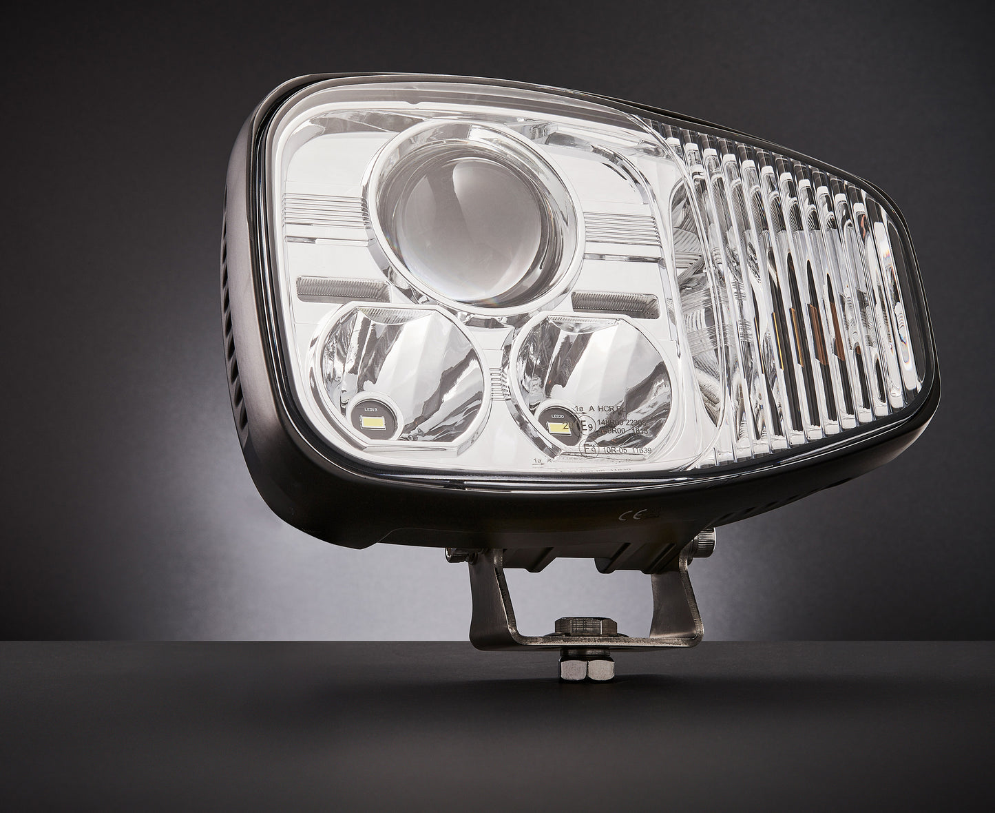 Prednji LED Far 108W s Integriranim Žmigavcem  – Za JCB, CAT, Volvo, Terex